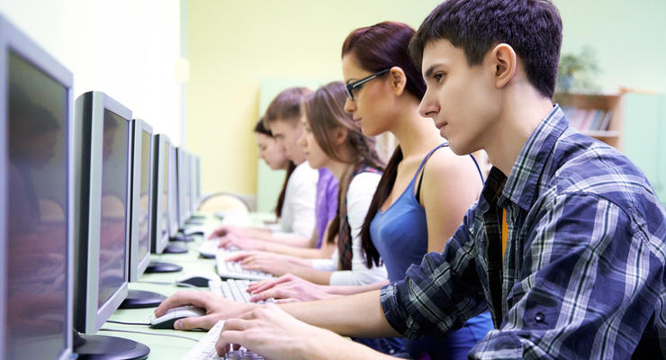 Опрос: Что украинская молодежь делает в интернете (ИНФОГРАФИКА)