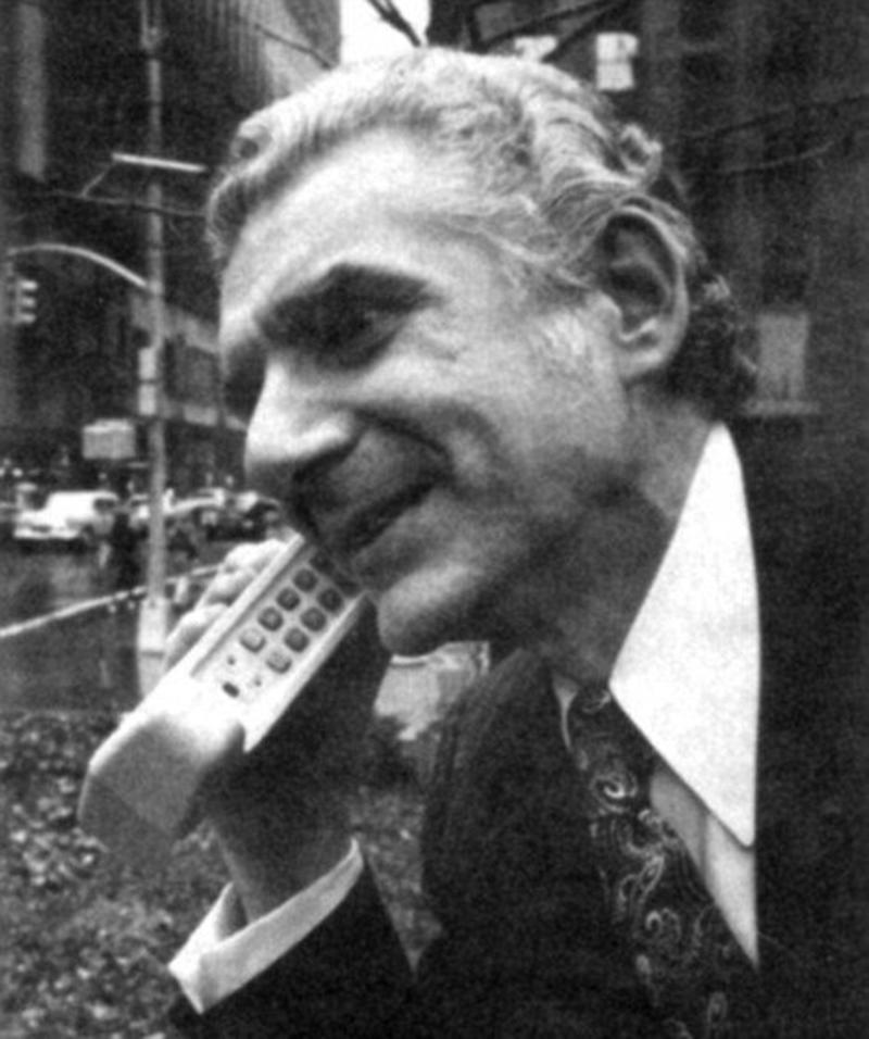 День в истории: 40 лет первому звонку с мобилки / dailymail.co.uk