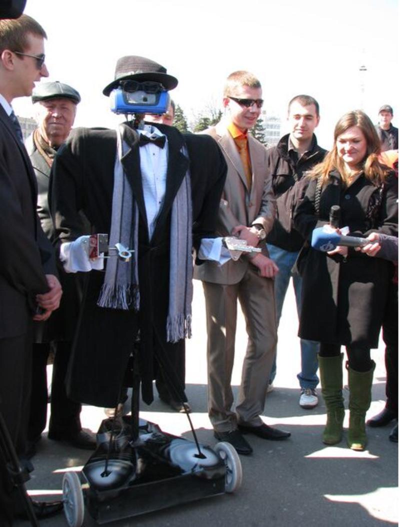 Украинские студенты создали робота-гангстера (ФОТО, ВИДЕО)
