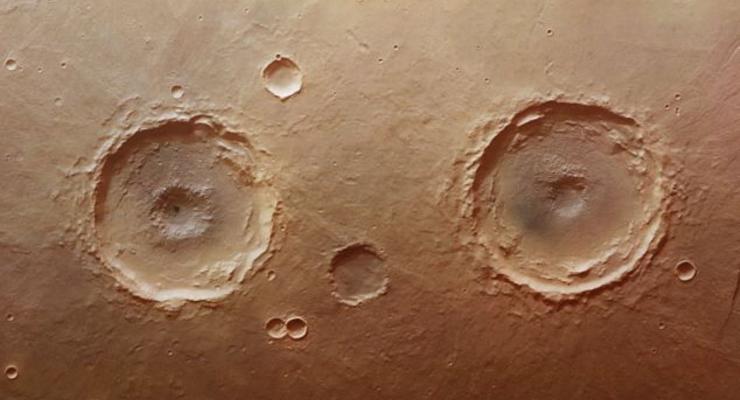 Он смотрит на нас: На Марсе разглядели глаза (ФОТО)