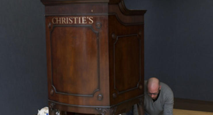 Нобелевская медаль первооткрывателя ДНК продана за $2,2 млн на аукционе Christie's
