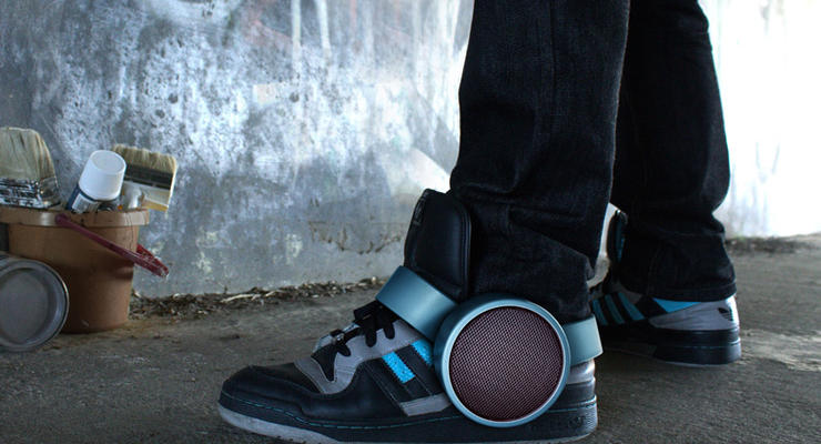 Свободу ушам: выпущены первые в мире музыкальные кроссовки