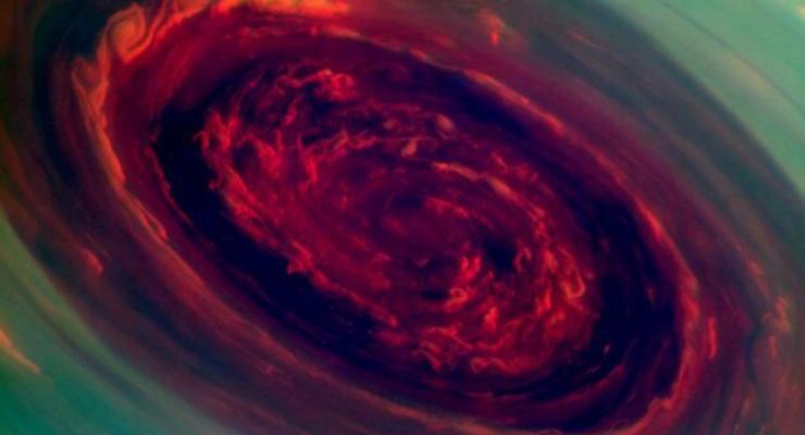 На Сатурне расцвела «роза»: Гигантский ураган сняли на видео