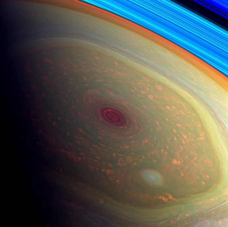 На Сатурне расцвела «роза»: Гигантский ураган сняли на видео / nasa.gov