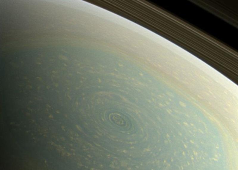 На Сатурне расцвела «роза»: Гигантский ураган сняли на видео / nasa.gov
