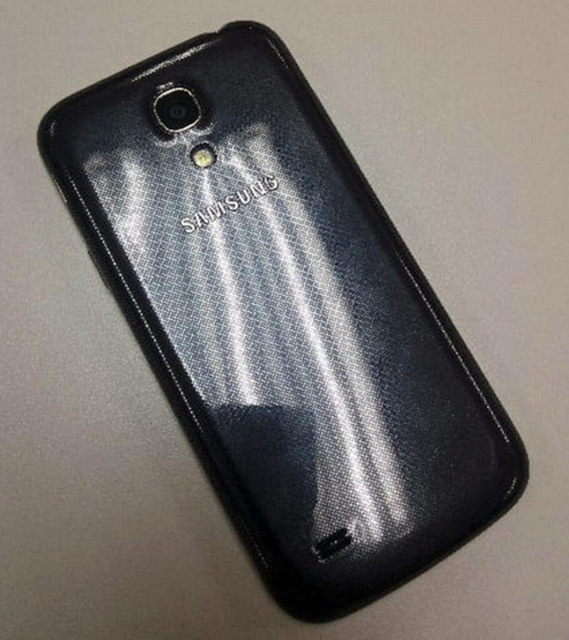 Фотографии мини смартфона Galaxy S4 попали в сеть / weibo.com