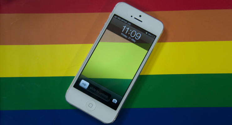 Грешное Яблоко: Apple запретила лечить геев Айфоном