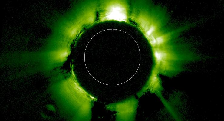 Возле Солнца заметили гигантский объект (ВИДЕО)