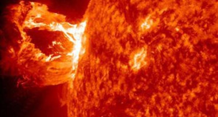 Выброс из корональной дыры на Солнце спровоцировал магнитную бурю