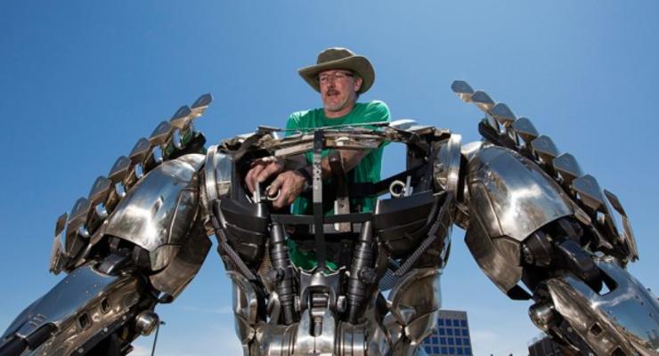 Роботы и грудастые супергероини: Лучшие костюмы Comic-Con 2013 (ФОТО)