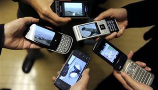 Исследование: Более половины украинцев приобретают мобильные телефоны на две сим-карты