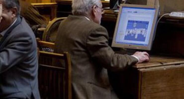 Японского чиновника оштрафовали на $7 тысяч за 281 час игры за рабочим компьютером