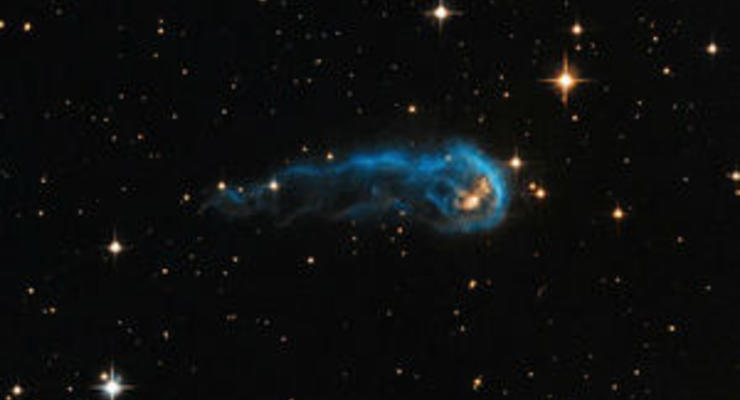 Телескоп Хаббл сфотографировал космического "головастика"