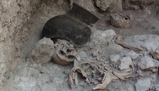 Майские ужасы: На дне озера нашли обезглавленных аристократов