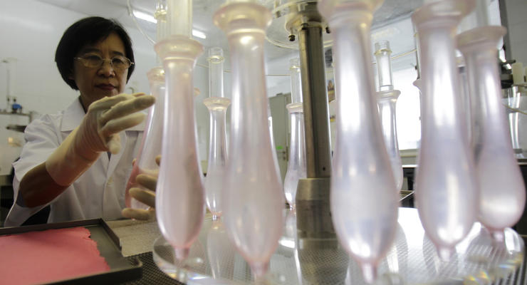 Британские ученые создадут презервативы с графеном