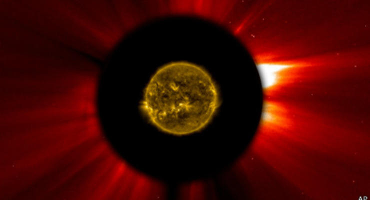 Комета Исон могла выдержать сближение с Солнцем