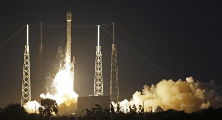 SpaceX впервые вывела на орбиту коммерческий спутник