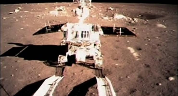 Она не белая: Китайский луноход передал цветные снимки Луны