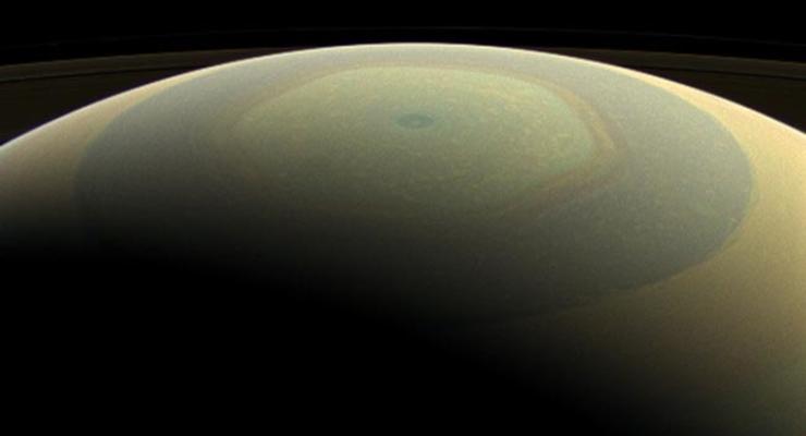 Сатурн и его окрестности: NASA опубликовало свежие ФОТО