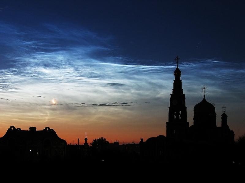 Подарок от кометы века: Землю накроют звездопады и чудо-облака / astronet.ru