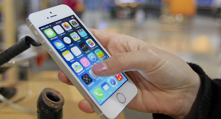Все больше и больше: iPhone 6 получит увеличенный экран
