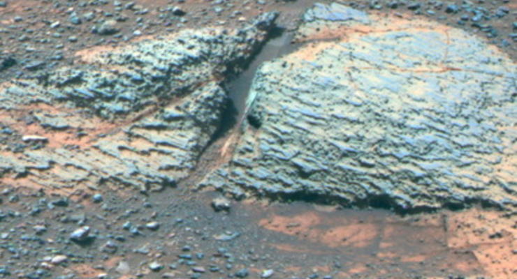 На Марсе обнаружены следы пригодных для жизни водоемов