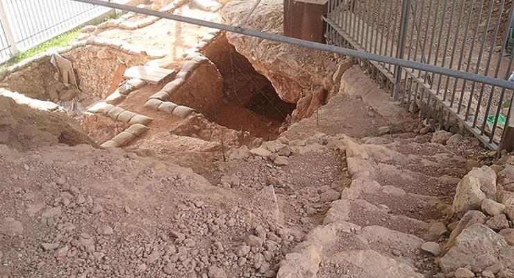 В Израиле найден древнейший в мире очаг