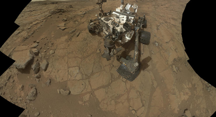 Марсоход Curiosity повредил колесо
