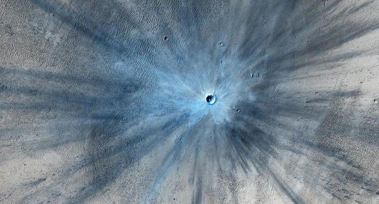 Марс атакуют: На Красной планете нашли свежий «шрам» от метеорита