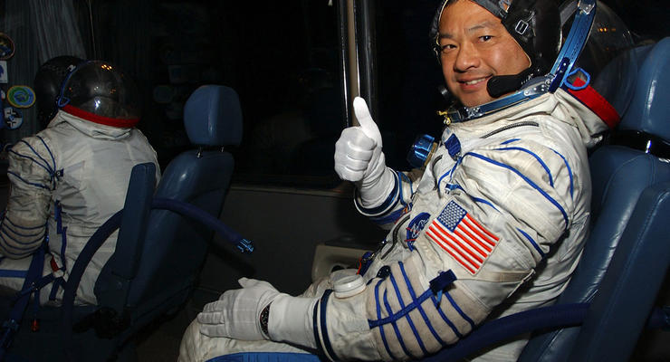 Огни в космосе: Американский астронавт рассказал о встрече с НЛО