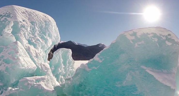 Замороженная красота: Беспилотник заснял внутренности ледяных пещер