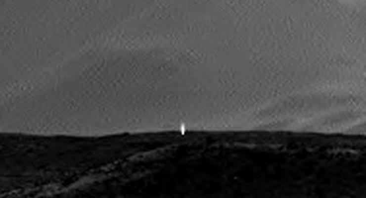 Марсоход сфотографировал загадочный столб света на Красной планете