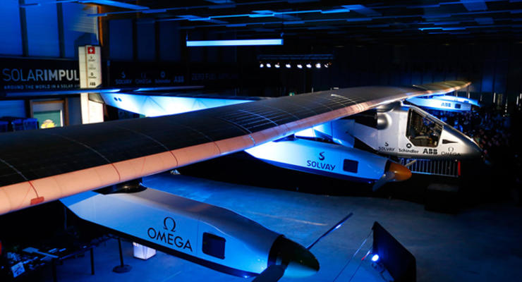 За 20 дней вокруг света: Самолет на солнечных батареях готовят к рекордному полету