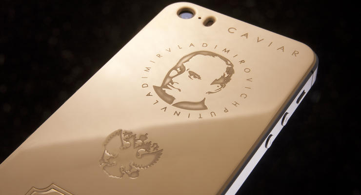 Путина закатали в золото: Россиянам предлагают купить iPhone c президентом