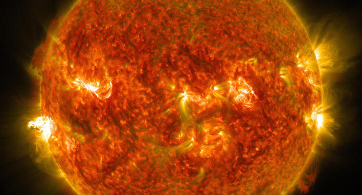 NASA зафиксировало целую серию вспышек на Солнце