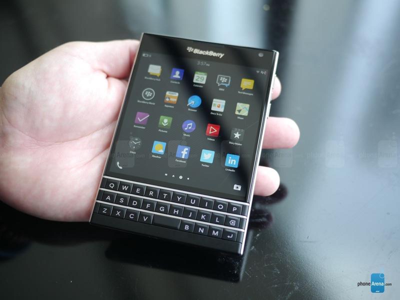 Квадратная звонилка: BlackBerry анонсировал выход нового смартфона с клавиатурой