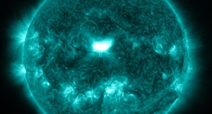 На Солнце произошла самая крупная вспышка с 2012 года (видео)