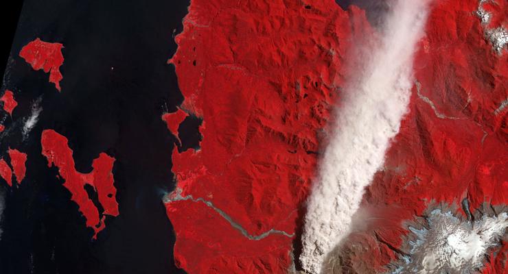 Пепел на голову: Спутниковые снимки извержений вулканов (фото)