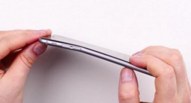 «А еще он гнется!» Владельцы iPhone 6 Plus жалуются на новые телефоны