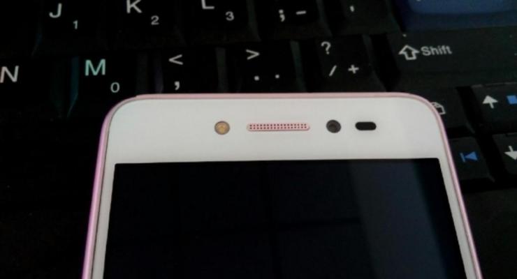 Почти как iPhone 6: Lenovo выпустил селфи-смартфон Lenovo Sisley