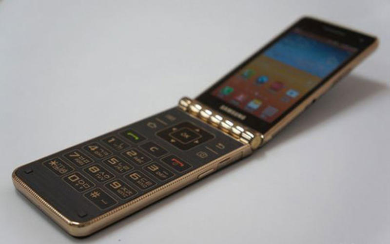 Samsung выпустит золотой телефон-раскладушку