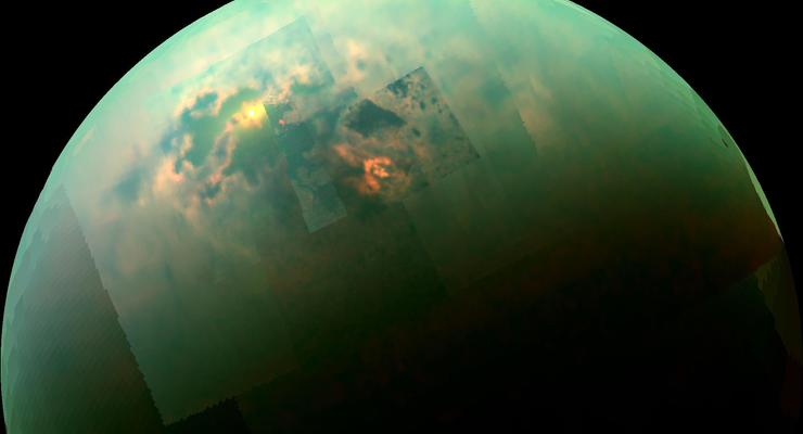 Зонд Cassini заснял отражение Солнца на поверхности морей Титана