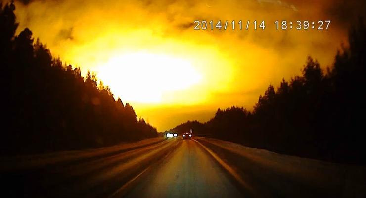 Огненный взрыв в небе напугал россиян (видео)