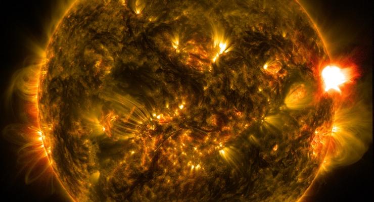 На Солнце произошла первая крупнейшая вспышка в 2015 году