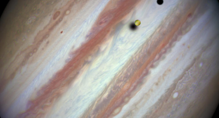 Астрономы засняли уникальное явление - троелуние на Юпитере