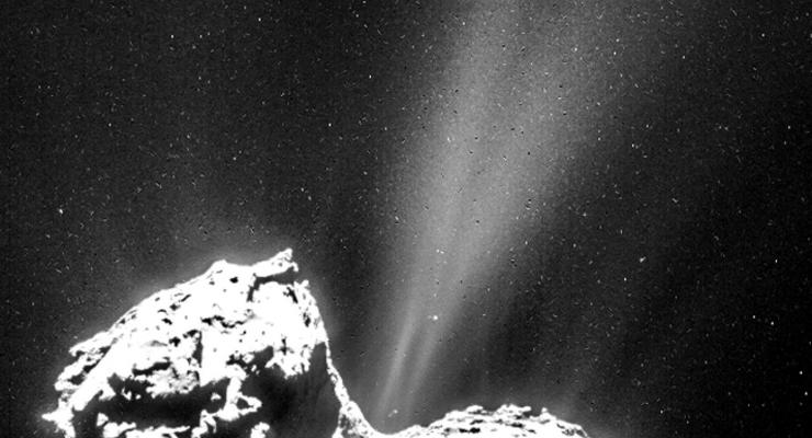 Комета Чурюмова-Герасименко распускает хвост