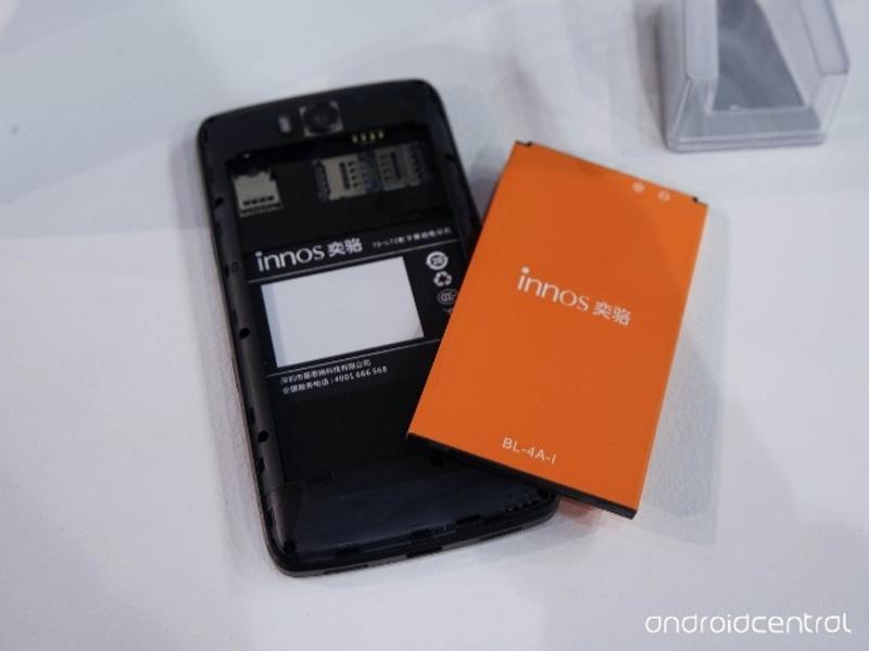 MWC 2015: Представлен телефон сразу с двумя батареями