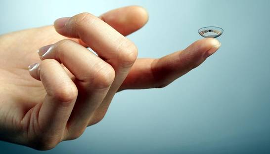 Google получил патент на "умные" бесконтактные линзы