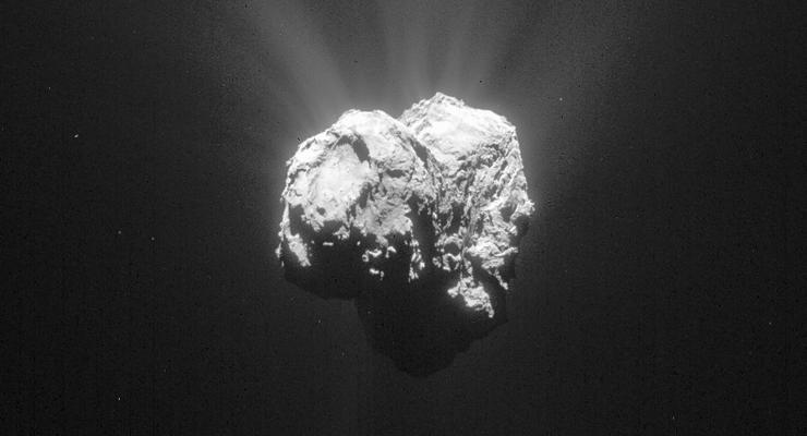 Комету Чурюмова-Герасименко засняли с необычного ракурса