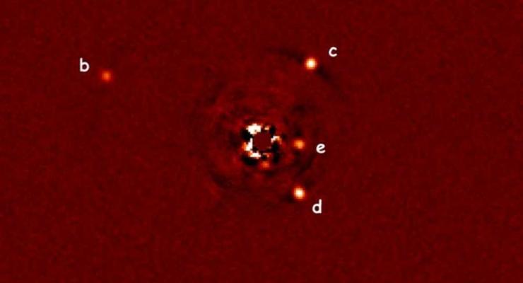 Астрономы сфотографировали близнеца Солнечной системы